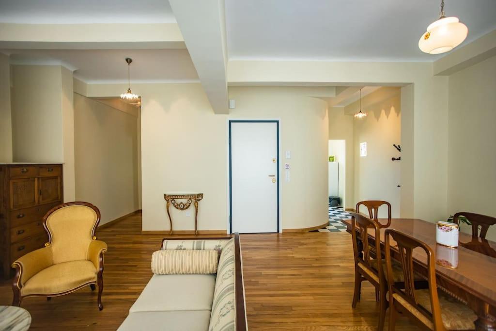 Plaka Vintage Apartment Athena Bagian luar foto